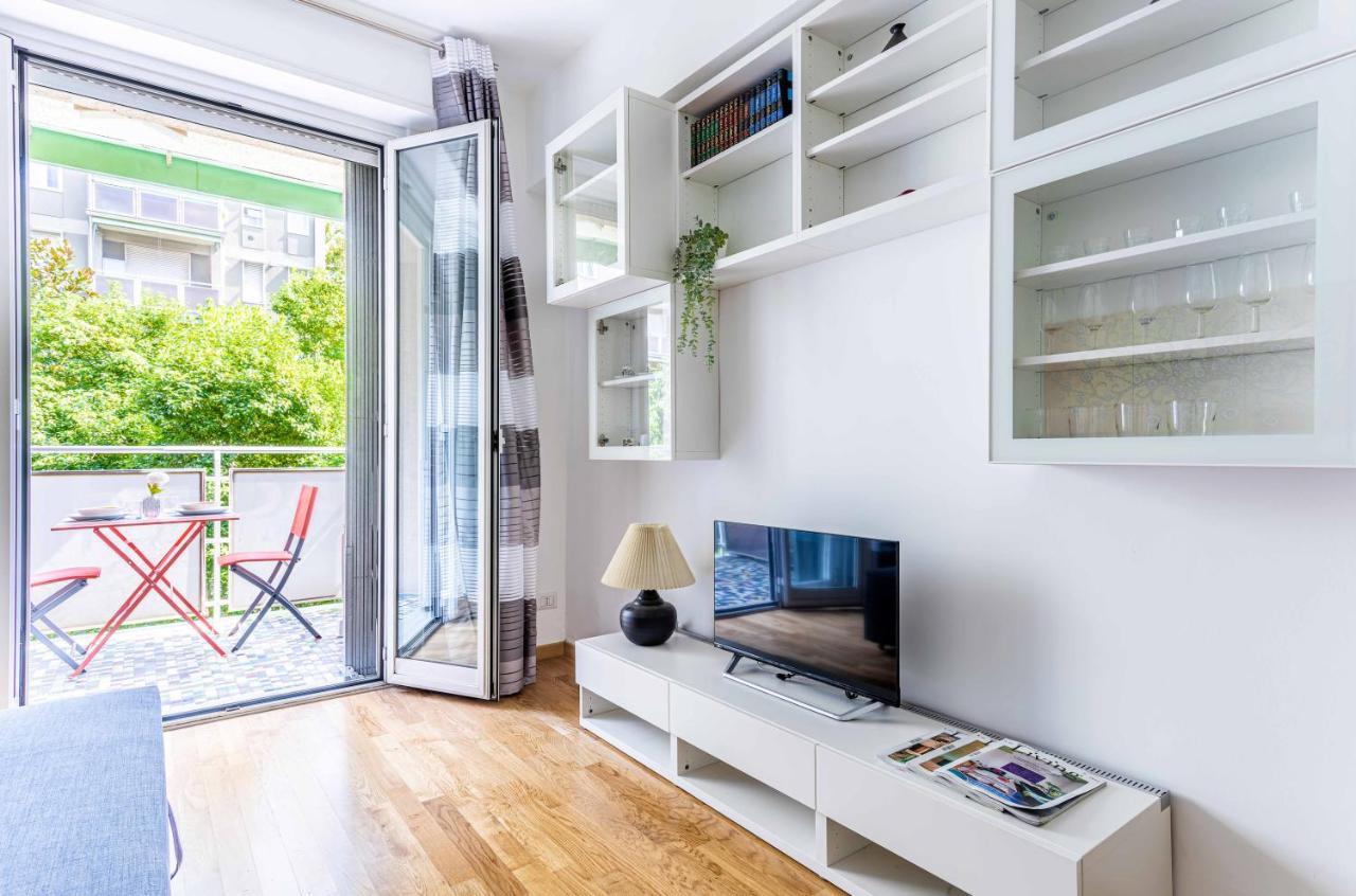 Joivy Adorable Flat With Balcony Apartment Milan Bagian luar foto